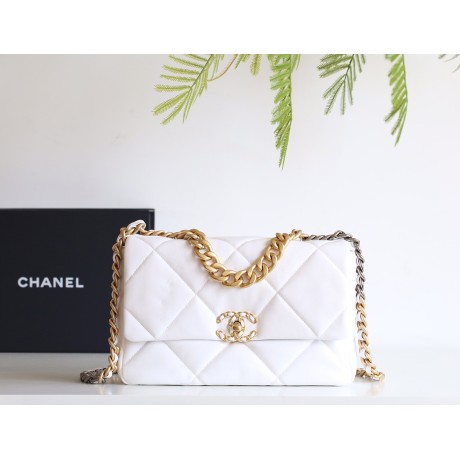 【新登場】CHANEL 19Bag ミッドサイズハンドバッグ アップグレードバージョン ホワイト - ハイクラスで万能なファッションアイテム​