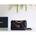 【新登場】CHANEL 19Bag スモールサイズハンドバッグ アップグレードバージョン ブラック&ゴールド - 三色金色チェーンで輝く女神エレガンス