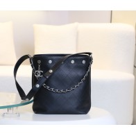 2025NEW-001 レトロなハードウェアと山羊皮で魅せる