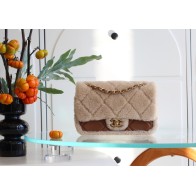 2025NEW-009 シャネル 25C 早春コレクション ホボ ユーモアバッグ:多ポケットで実用性と個性を兼ね備えた逸品 16x23.5x7.5cm