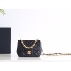 2025NEW-032 24P 春夏コレクション シャネル パールネックレス フラップバッグ：心を掴むパールスクエアミニの究極可愛さ 12.5×17×5cm 