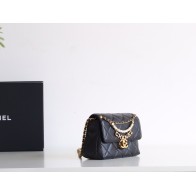 2025NEW-037 シャネル 24A パール&アルファベットチェーン CF フラップバッグ:拡幅設計の可愛らしさとエレガンスの究極融合 19x13.5x8cm