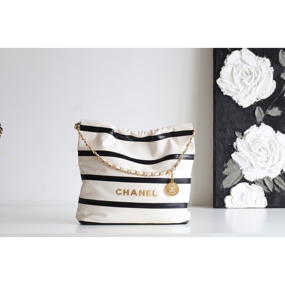 Chanel 24s カスタムカラー 22Bag ホワイト / ブラック - クラシック × トレンドのバイカラーバッグ 35×37×7 cm