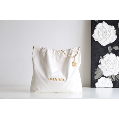 【No°22 香水 100 周年記念】Chanel 22 バッグ ゴミ袋デザイン - モンテベロ油蝋牛革 × 圧倒的バランス感 39×42×8cm