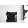 【No°22 香水 100 周年記念】Chanel 22 バッグ ゴミ袋デザイン - モンテベロ油蝋牛革 × 現代的美貌 35×37×7cm