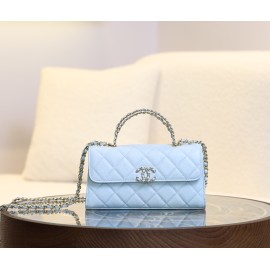 【CHANEL 25S】春夏新作 ケリー ハンドルチェーンバッグ ミルキーブルー 淡い青 × ライトゴールド 清涼感あふれるエレガンス10×18×6.7 cm