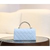 【CHANEL 25S】春夏新作 ケリー ハンドルチェーンバッグ ミルキーブルー 淡い青 × ライトゴールド 清涼感あふれるエレガンス10×18×6.7 cm