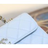 【CHANEL 25S】春夏新作 ケリー ハンドルチェーンバッグ ミルキーブルー 淡い青 × ライトゴールド 清涼感あふれるエレガンス10×18×6.7 cm