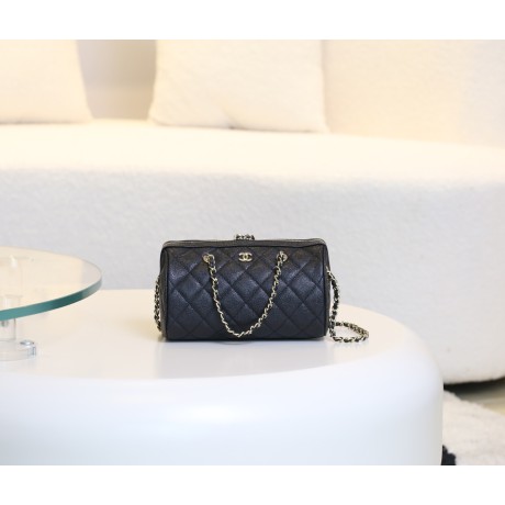 Chanel 25P Mini ボウリングバッグ｜クラシックと革新の融合、丸型デザインと 18K 薄金で魅せるファッションアイテム​ 11.7×18.7×11 cm