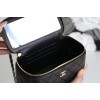 【新品登場】Chanel 化粧用ロングケース - ダイヤモンドと小牛革の究極のエレガンス​ 9.7×19×5.8 cm 