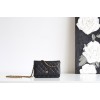 CHANEL WOC 新版磁石クリップ式｜「発財包」と呼ばれる人気バッグ、キャビア胎牛皮と 18K 真金メッキで贅沢な使用感​ 12×19.3×3.5cm 