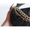 CHANEL 24 フランホイールハンドバッグ 新モデル｜チェーンとリボンのデザインで引き立つ可愛らしさ、日常にピッタリなコンパクトサイズ​ 19×11×3cm