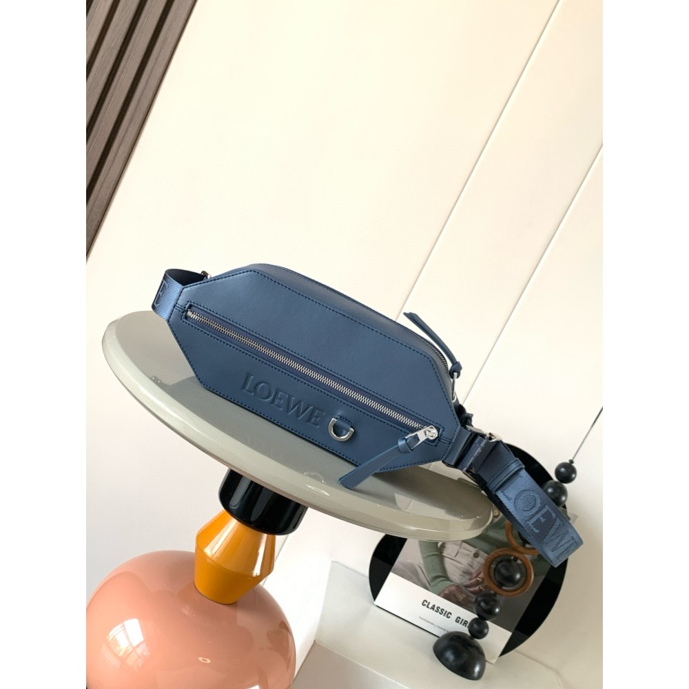 loewe-010 サイズ:  32.5cm X 9cm X 12.3cm 