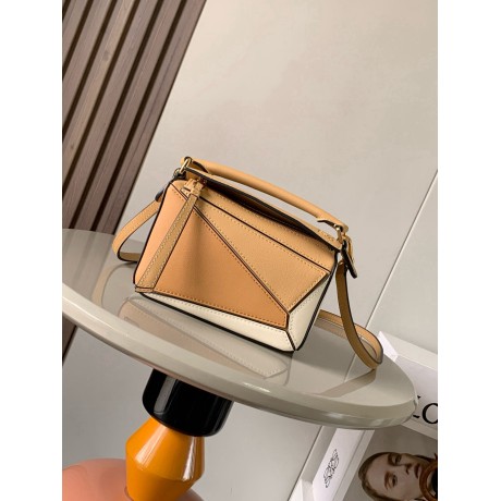 loewe-032 サイズ:  18 X 12.5 X 8CM