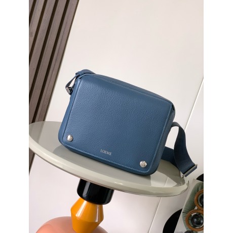loewe-042 サイズ:  23cm X 9cm X 18cm