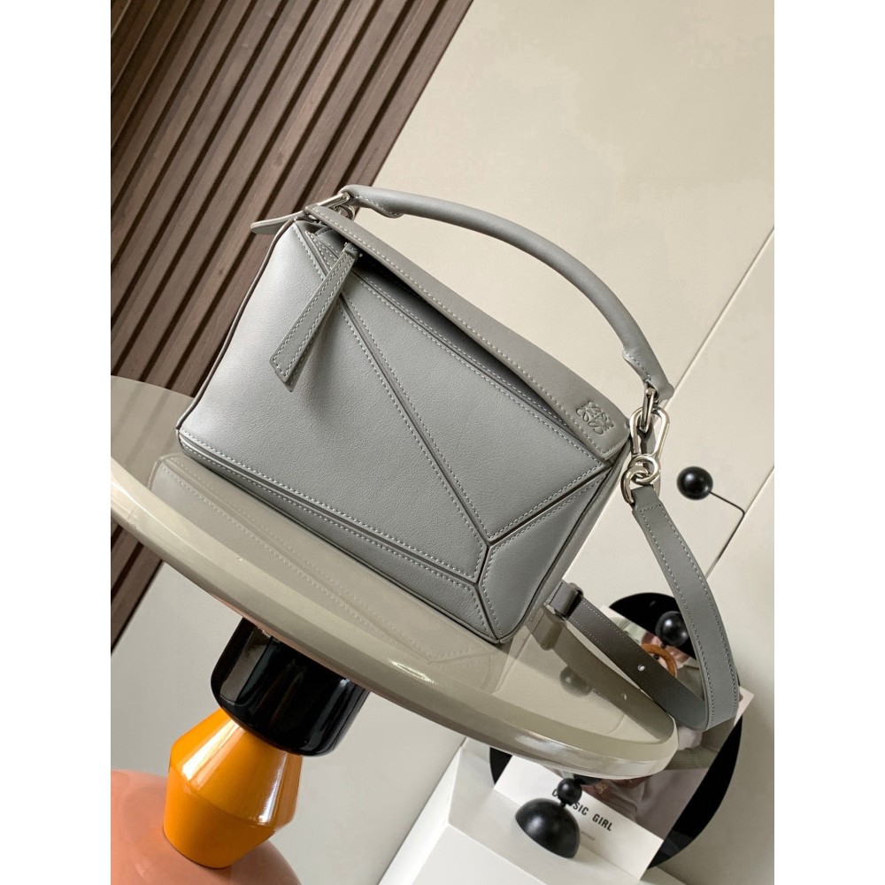 loewe-072 サイズ:  24CM X 16CM X 10CM