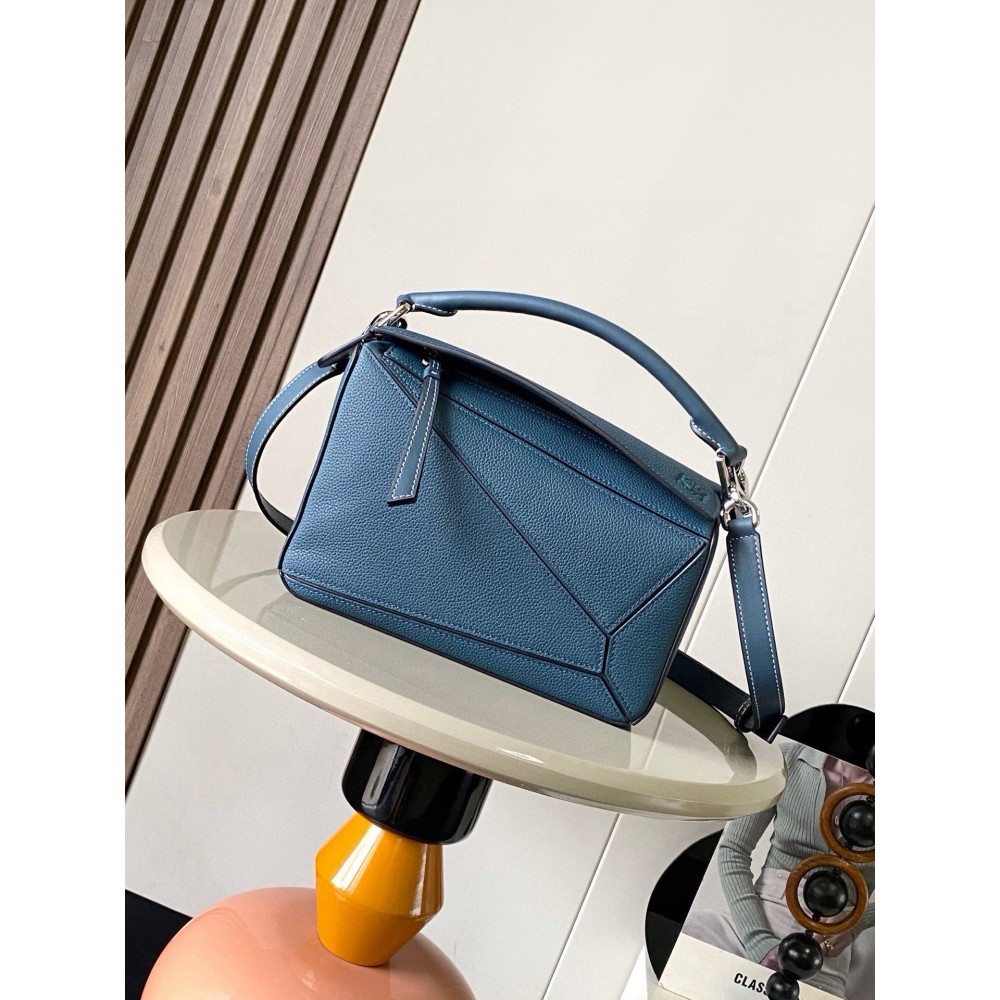 loewe-076 サイズ:  24CM X 16CM X 10CM