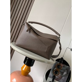 loewe-084 サイズ:  33cm X 14.7cm X 21.5cm
