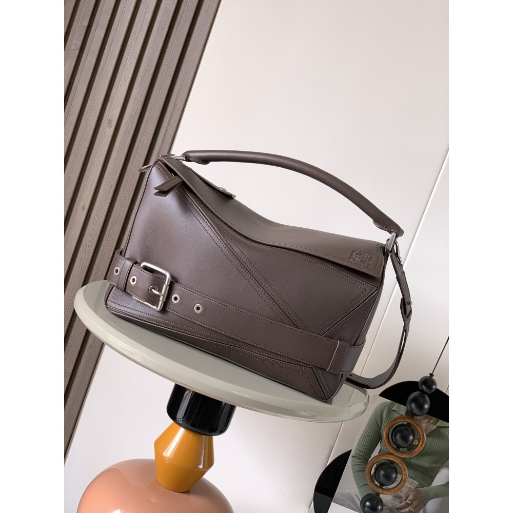 loewe-098 サイズ:  33CM X 21.5CM X 15CM 
