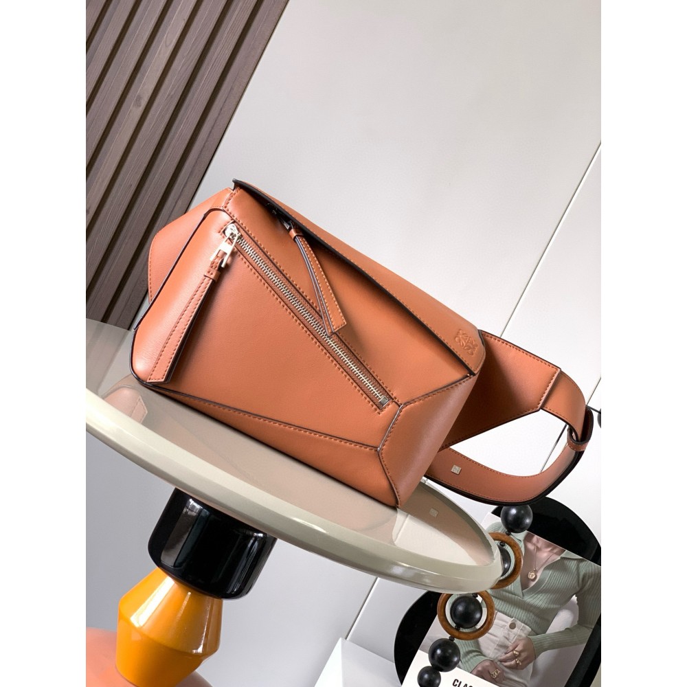 loewe-111 サイズ:  24CM X 16CM X 10.5CM