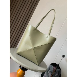 loewe-147 サイズ:  31 X 25 X 14CM