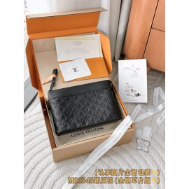 【M82545】ニューエンボス A 級全鋼 パーソナライズド Pochette Voyage Souple｜Monogram Shadow 小牛皮｜柔軟アーキングライン 30×21×7.5cm