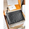 【M82545】ニューエンボス A 級全鋼 パーソナライズド Pochette Voyage Souple｜Monogram Shadow 小牛皮｜柔軟アーキングライン 30×21×7.5cm