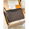 【M62048】定番 Monogram キャンバス × 微粒子加工牛革 パーソナライズド Daily Pouch｜クラシック × モダン融合 29.5×21×1cm