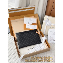 【M62291】Monogram Pacific ブラックコーティング ×Taige 皮革 A 級全鋼 パーソナライズド POCHETTE APOLLO ハンドバッグ｜2024 春夏新作｜Kim Jones デザイン 34x25x2cm