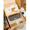 「M82509 A 級全鋼 パーソナライズドカスタム WALLET ON CHAIN LILY ハンドバッグ｜シャープなデザインと多機能性のモダンアイテム」 10.2×3.5×20.7cm