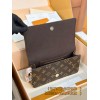 「M82509 A 級全鋼 パーソナライズドカスタム WALLET ON CHAIN LILY ハンドバッグ｜シャープなデザインと多機能性のモダンアイテム」 10.2×3.5×20.7cm
