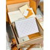 M30423 ホワイトモノグラム A 級全鋼 パーソナライズドカスタム Pochette Voyage MM トラベルポーチ｜Taïga 皮革 ×Monogram Eclipse キャンバス｜スタイリッシュ多用途 27×21×6cm