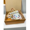 モノグラム・マルチカラー 免税版 M13662G 全鋼製 Louis Vuitton x 村上隆 Vanity Pouch ハンドバッグ｜鮮やかな色彩でクラシックを再解釈 11.5×6.5×19cm