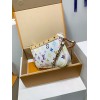 モノグラム・マルチカラー 全鋼製 13404G Louis Vuitton x 村上隆 コラボ Pochette Accessoires ハンドバッグ｜カラフルな Monogram で個性的なファッションを体現 13×4×22cm