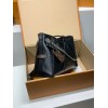 免税版 M12888G 全鋼製 CarryAll BB ハンドバッグ｜クリーンライン × 光沢メタルチェーンのエレガンス 17×10×26cm