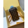 モノグラムバッグ 全鋼製 M12269G Vivienne スマートフォンケース｜Snow Show シリーズのウールファーアクセントとコレクターズバリュー 17.5×4.5×10cm