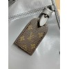  免税特典！M12579G 全鋼 CarryAll Cargo スモールハンドバッグ｜2024 秋冬新色羊革 × 革製リーファー × 着脱名札、ディテールにこだわった逸品​ 33.5 x 23 x 15 cm