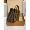 モノグラムバッグ 全鋼 46823G OnTheGo Voyage トートバッグ｜Giant Monogram×Monogram Reverse デュアルキャンバス、変形機能と LV Horizon 連携で移動に最適 43×33×18.5cm