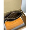 モノグラムバッグ 全鋼 M83008 Liv Poch ette｜Monogram キャンバス × 金色チェーン × 天然牛革、ダブルファスナーでセキュアなスタイリッシュバッグ​ 24.4×13.5×6.6cm