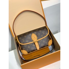 モノグラムバッグ 全鋼 M45985G Diane ハンドバッグ｜1990 年代クラシック再構築 ×Monogram キャンバス、ジャカードショルダーストラップでヴィンテージとファッションを融合​ 9×15×24cm