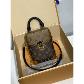 モノグラムバッグ 全鋼 M82465G Camera Box ハンドバッグ｜Monogram×Monogram Reverse キャンバス、Petite Malle ディテール融合で個性的なモダンバッグ​ 12.5×17.6×6cm