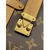 モノグラムバッグ M46358G 全鋼 Side Trunk ミドルサイズハンドバッグ｜Monogram キャンバス ×S-lock 錠前、着脱式ハンドルと立体フォルムでヴィンテージとモダンを共存​ 16×8.5×23.5cm