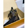 モノグラムバッグ M45571 Petite Malle Souple ハンドバッグ｜Monogram キャンバスと伝統工芸の融合で生まれた個性的な逸品 20×14×7.5cm
