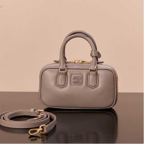 miumiubag-007 サイズ  :   5x10x19cm