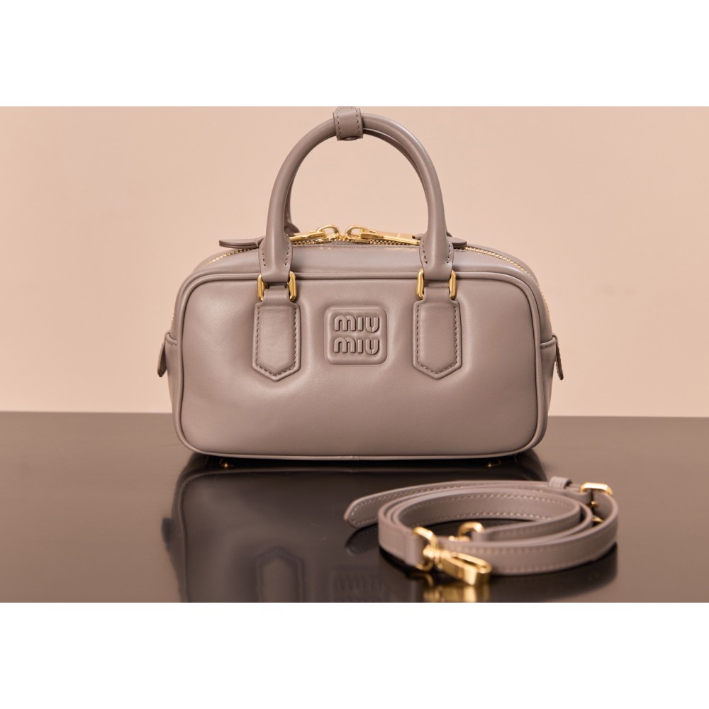 miumiubag-008 サイズ  :   22x10x7.5cm