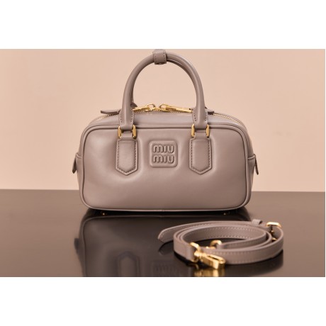 miumiubag-008 サイズ  :   22x10x7.5cm