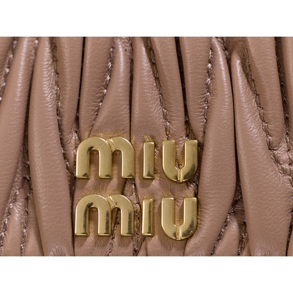 miumiu-wallet-002 ディテール写真 サイズ 10.5x8cm