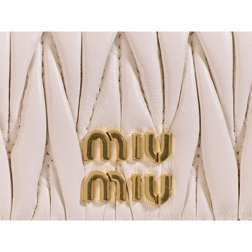 miumiu-wallet-005 ディテール写真 サイズ 10.5x8cm