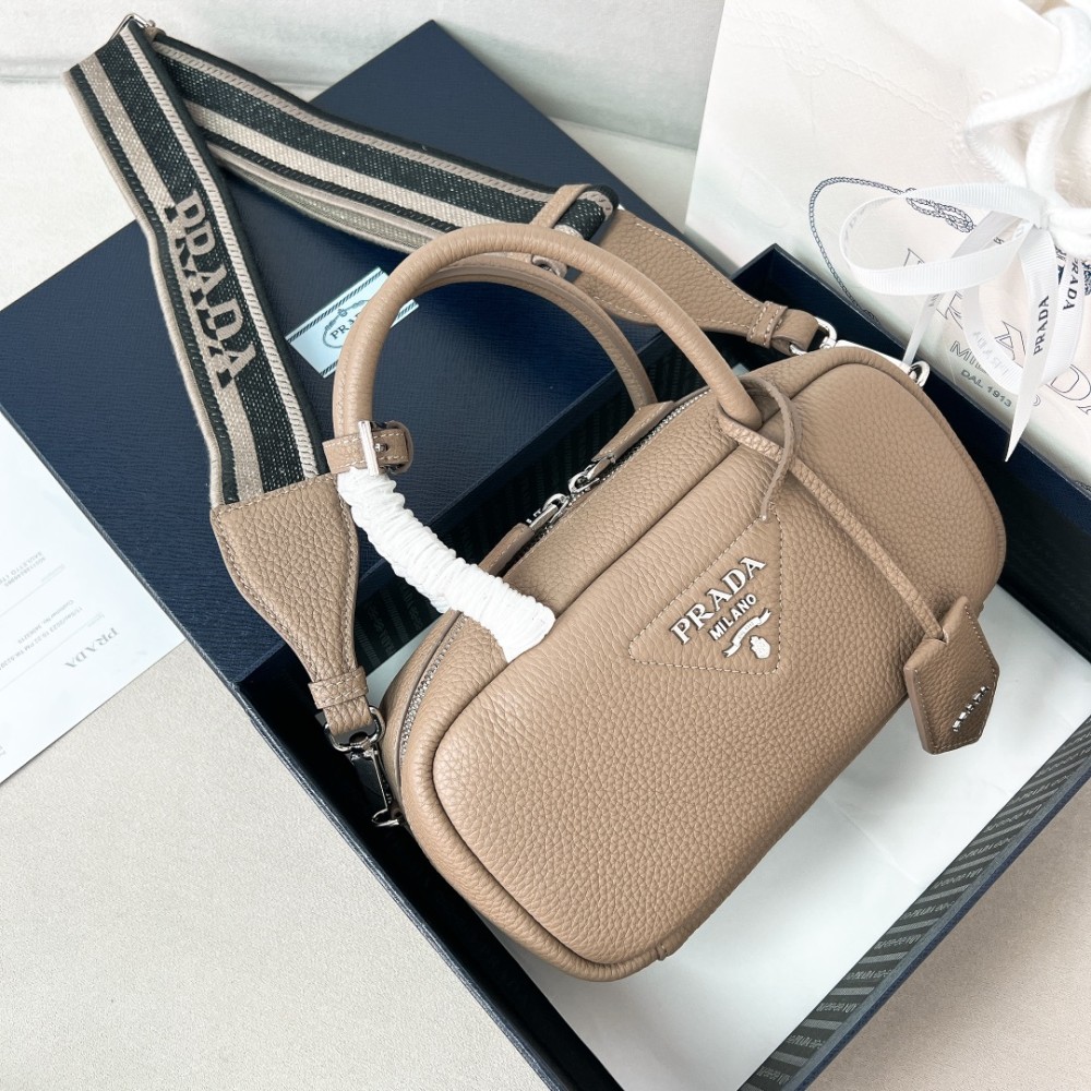 prada-wbag043 サイズ  :  24 x 12 x 8.5cm 
