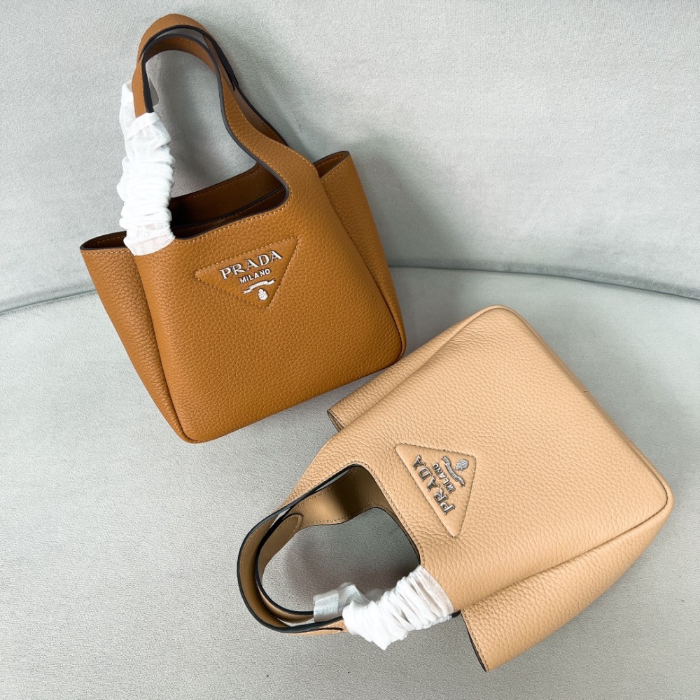 prada-wbag100 サイズ  :  15.5 x 18 x 10cm